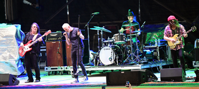 Spin Doctors jamming away Spin Doctors jamming away